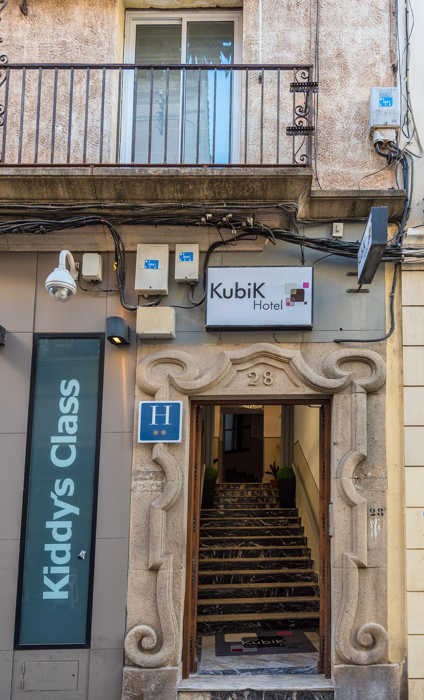 Kubik Hotel Caces Exterior foto