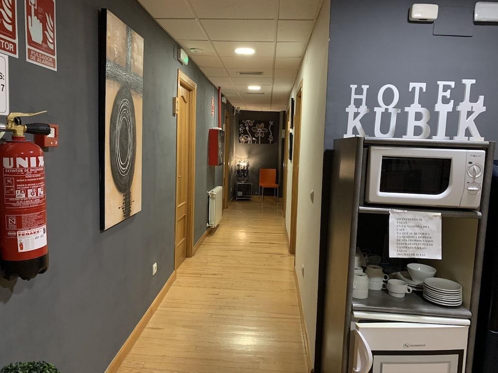 Kubik Hotel Caces Exterior foto